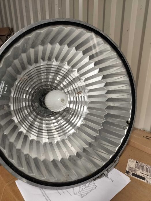 Vând set de 2 corpuri de iluminat industriale tip clopot