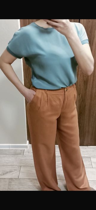 Брючный костюм насыщенный