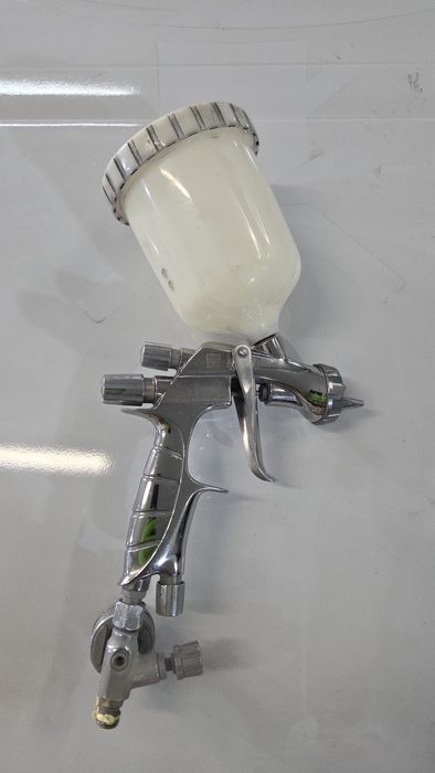 Pistol Iwata pininfarina