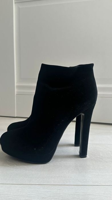 Продаются туфли и ботильоны