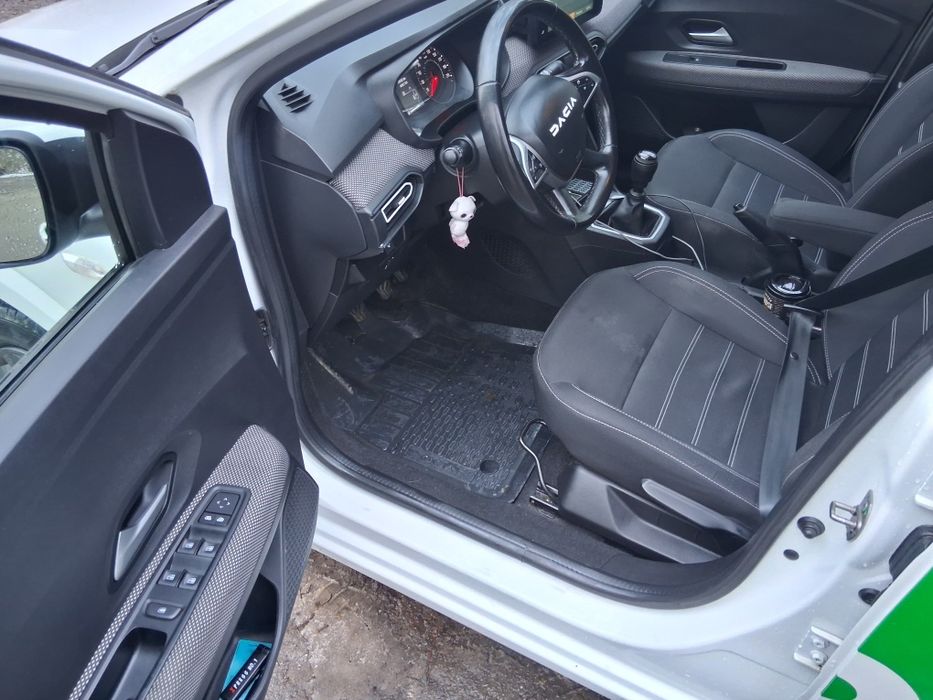 Dacia logan 2023 1.0 TCE , schimb cu toyota auris 1.8 hibrid  min 2016