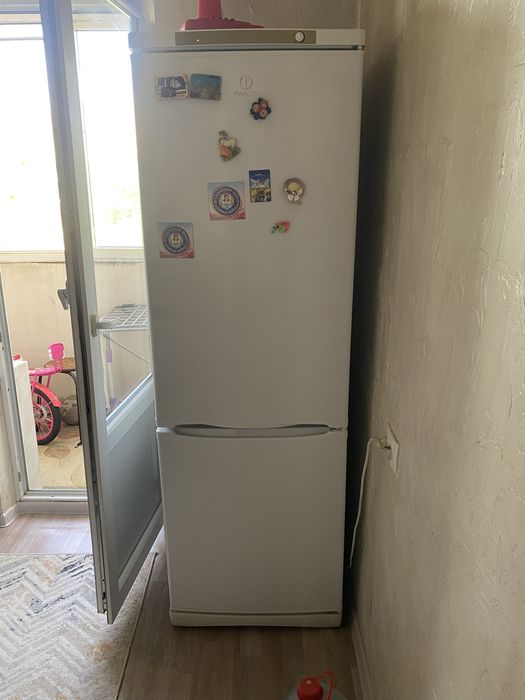 Холодильник indesit