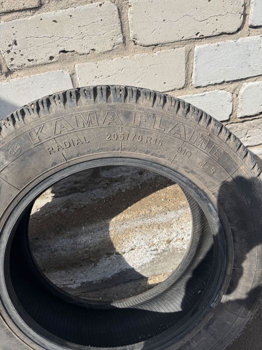 Шины 205/70/16 всесезонные.