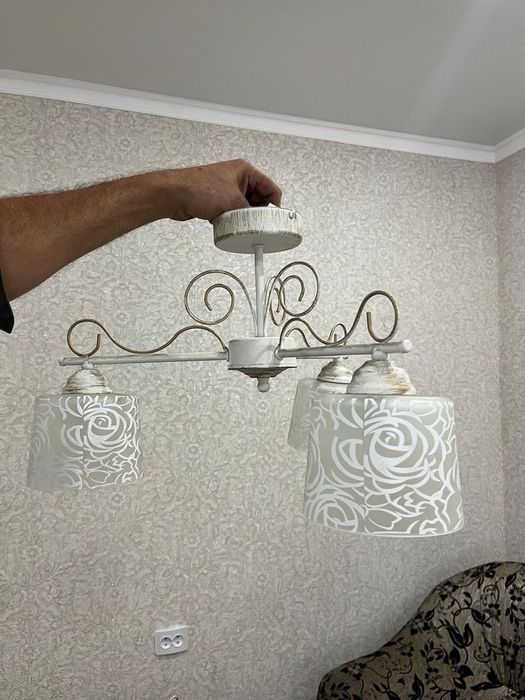 Продам люстру в хорошем состоянии