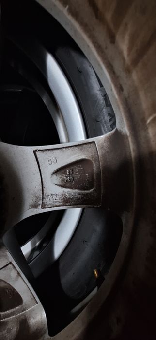 Продавам джанти с подарък гуми стари