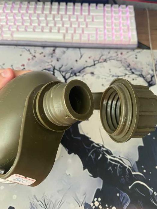 Фляга зеленого цвета