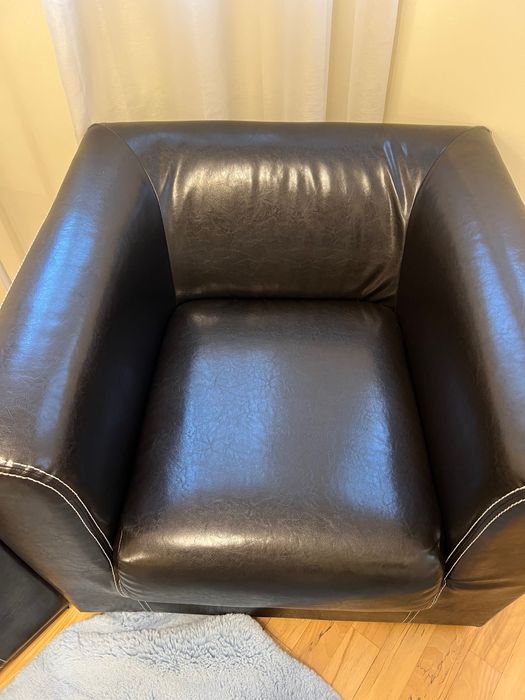 Кожен диван и единичен фотьойл