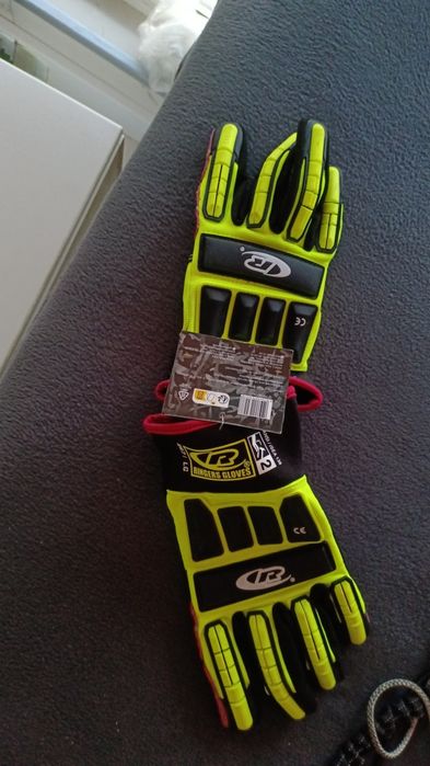 Перчатки дерзкие