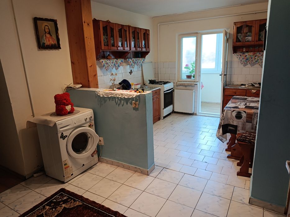 Închiriez apartament