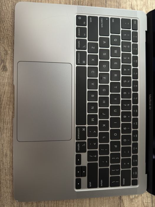 Продам Macbook Air
