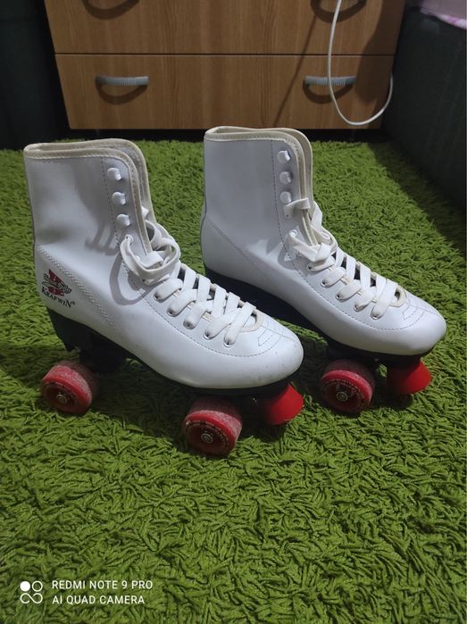 Patine cu rotile marimea 38