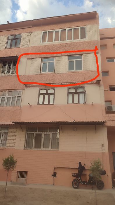 В городе Бекабад продается 3 ком квартира