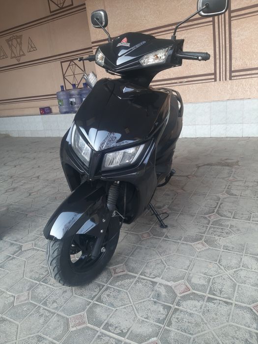 Skuter Qiumotors 125 cc