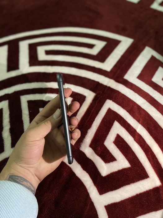 Vand Iphone 11 128 GB telefonul fuctioneaza foarte bine