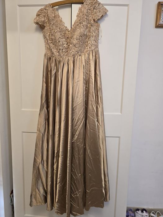 Rochie deosebită făcută pe comanda