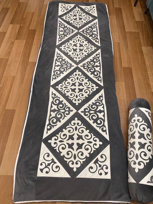 Красивое корпе с подушками