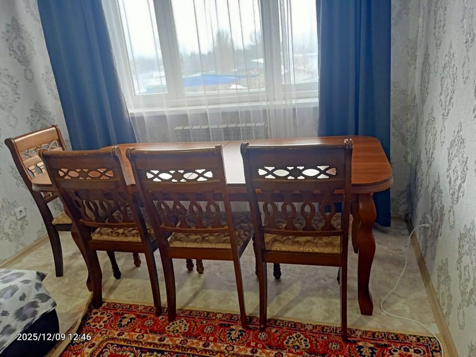 Стол со стульями