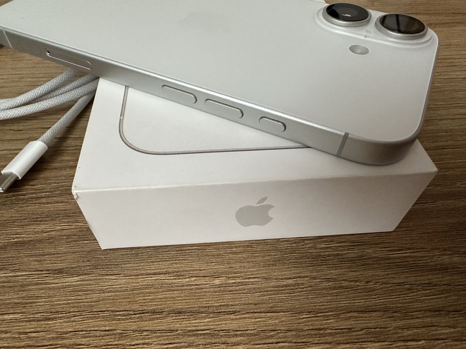 iPhone 16 128GB White