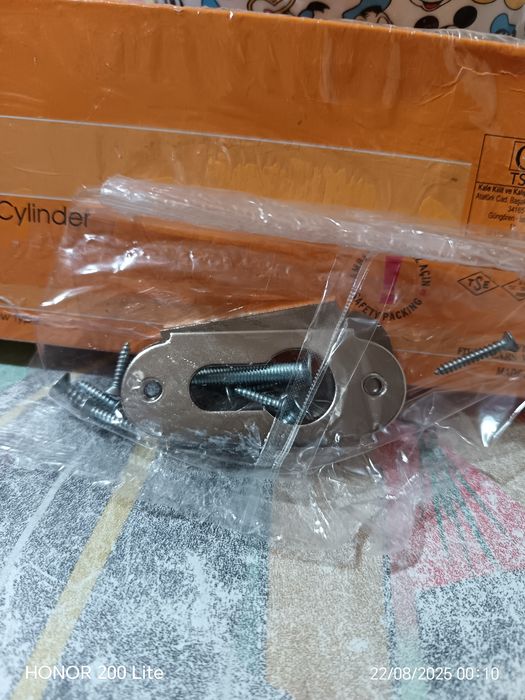 Дръжки за дограма и брави без секрет