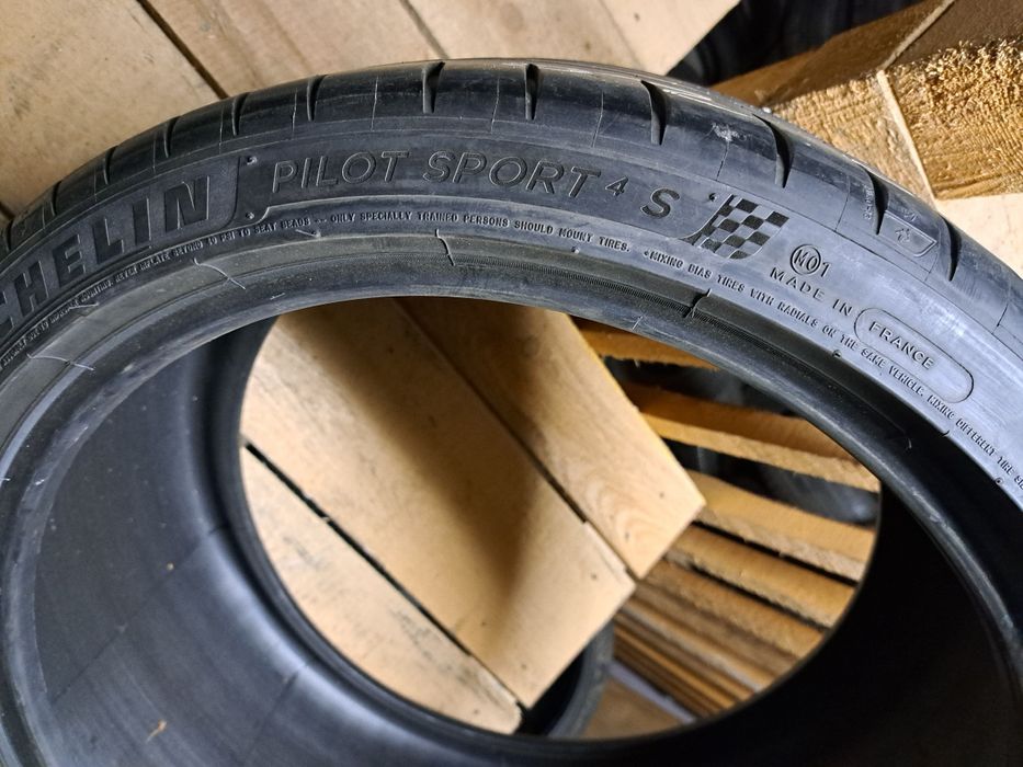 O anvelopa 295/30 R20 Michelin