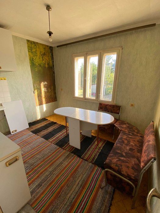 Самостоятелна къща с гараж и двор от собственици