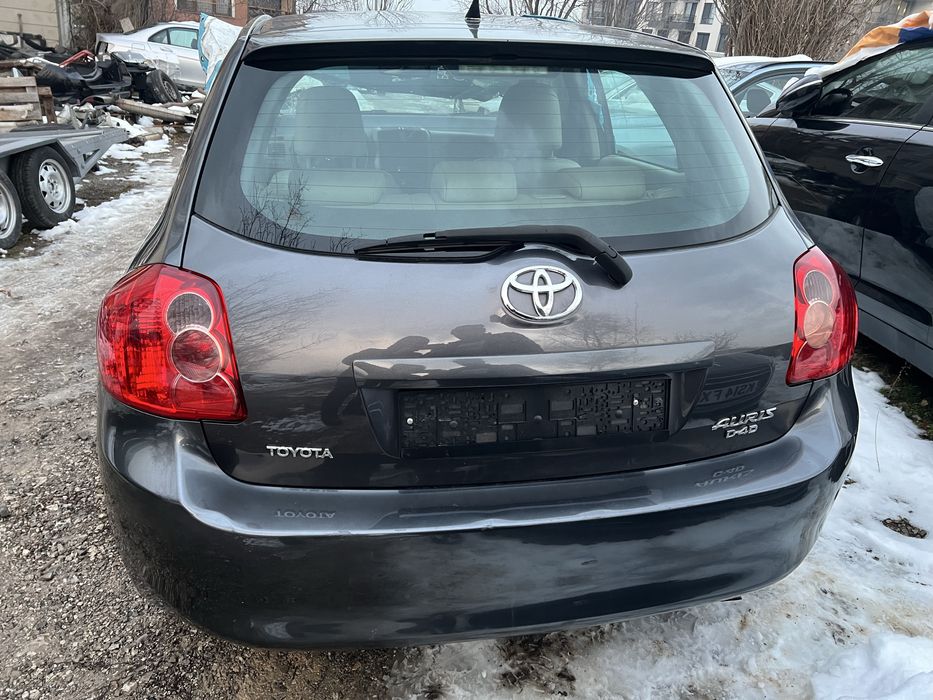Toyota Auris 2.2 DCAT на части