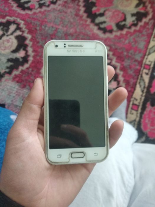 Samsung J 1 zudlik bilan sotiladi birqol telfon