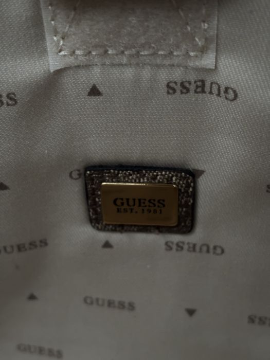 Guess travel bag logo