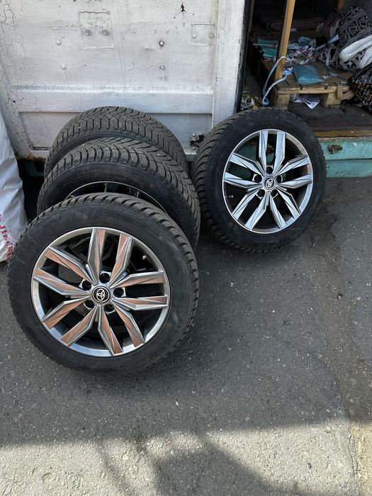 Продам комплект шин с дисками