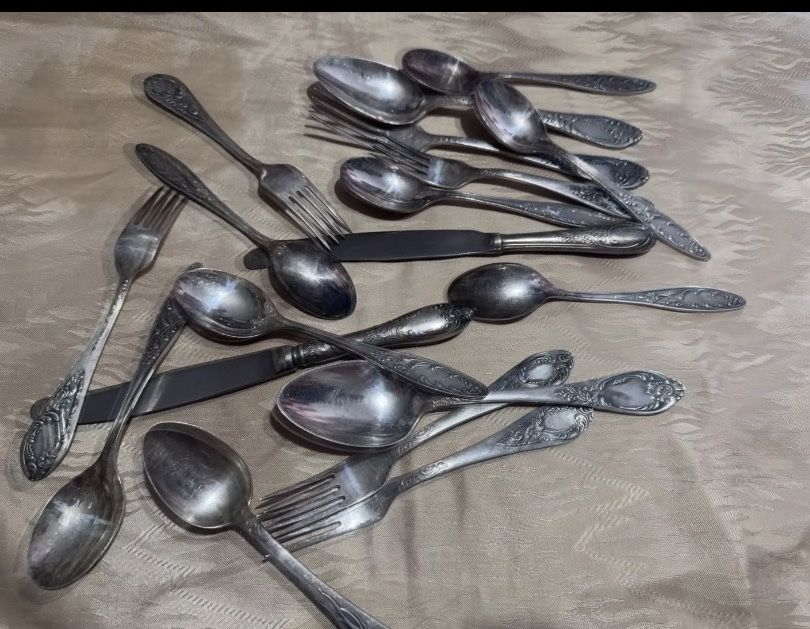 Vând lot de tacâmuri vintage placate cu argint,