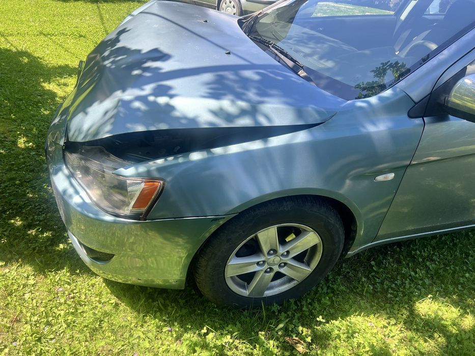 Mitsubishi lancer avariat