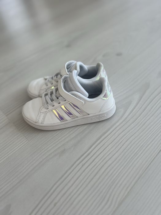 Vand adidasi Adidas, marimea 28, purtati de 5 ori