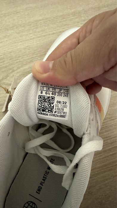 Продам кроссовки adidas original