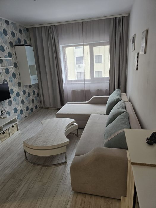Inchiriez apartament cu 3 camere +loc de parcare inclus