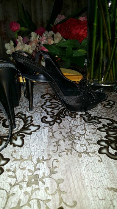 Женские босоножки