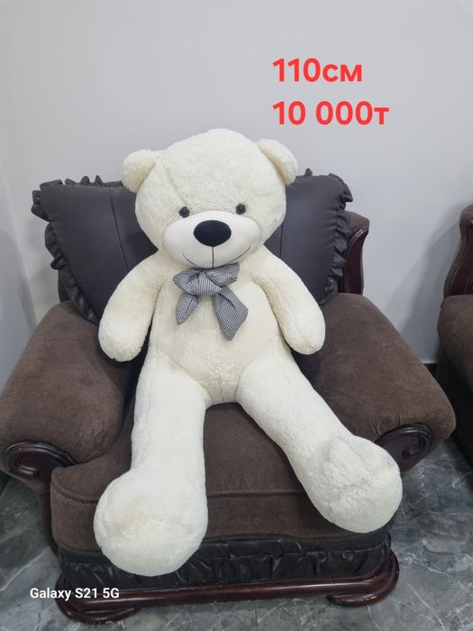 Продается 2  белых  медведя