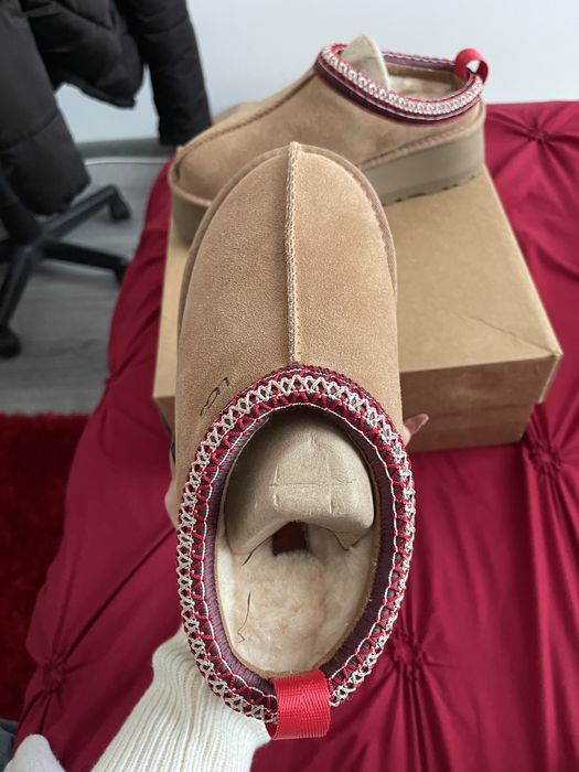 Ugg tazz bej cu rosu