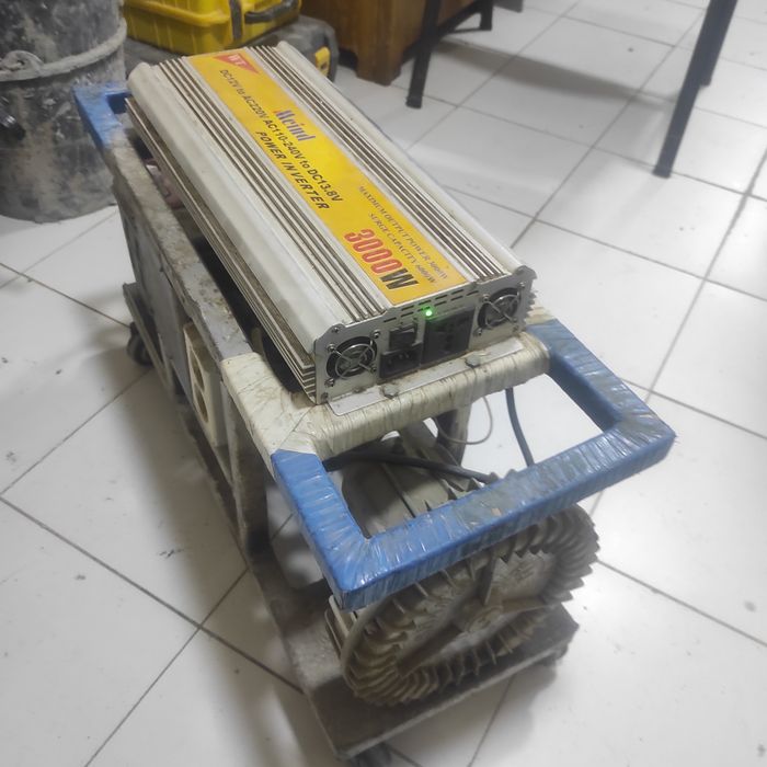 Мощный UPS inverter на 3кВт (3000вт) 220в само зарад акумлатор движок