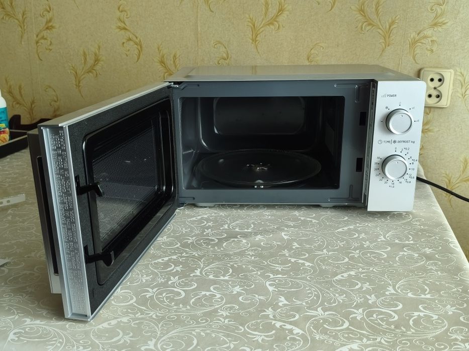 Продам Микроволновую Печь.