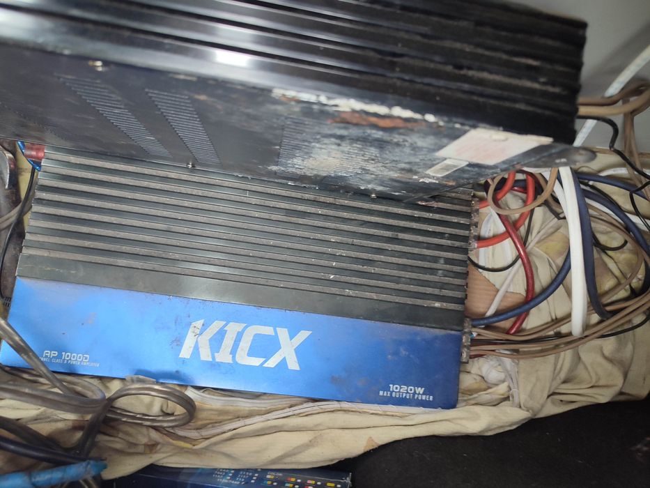 Продам саб 2 уселка 1000w и 4-100w