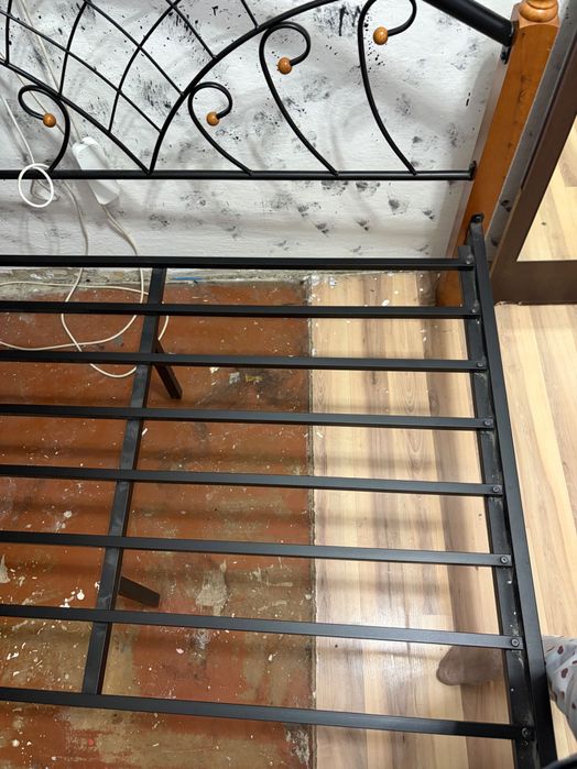 Продам кровать с матрасом