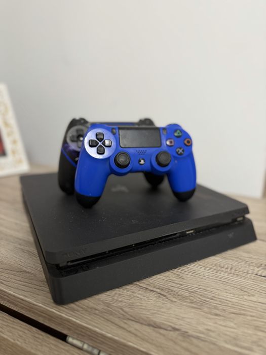 Playstation 4 slim 500gb+ 2 controllere