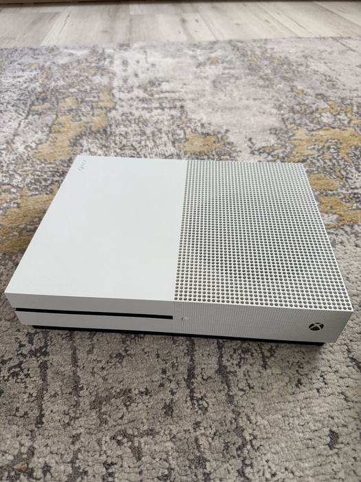 Xbox One S cu 8 jocuri