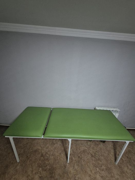 Продам кушетку  б/у