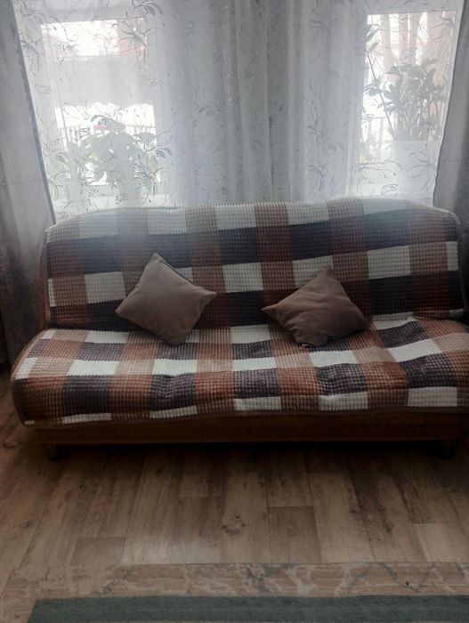 Срочно продам диван в хорошем состоянии