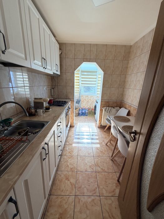 Apartament 3 camere, renovat, luminos – zona Progresu, Curtea de Argeș