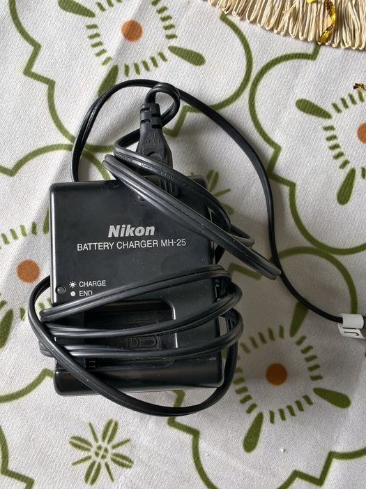 Зарядник для аккумуляторов Nikon