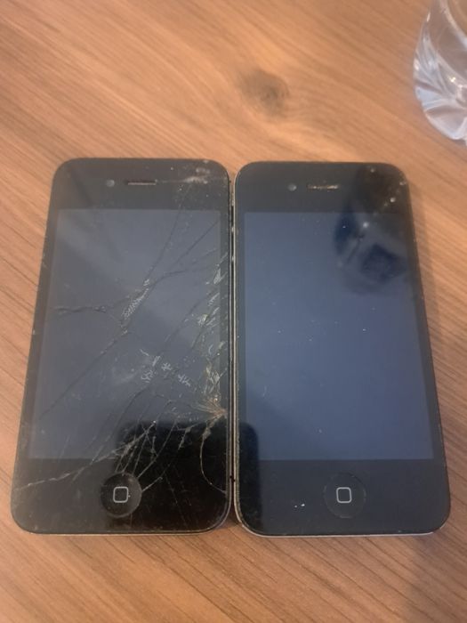 Vand 2 i phone pentru piese