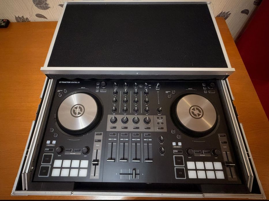 Vând consolă  dj