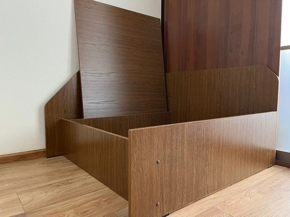 Тахта в очень хорошем состоянии